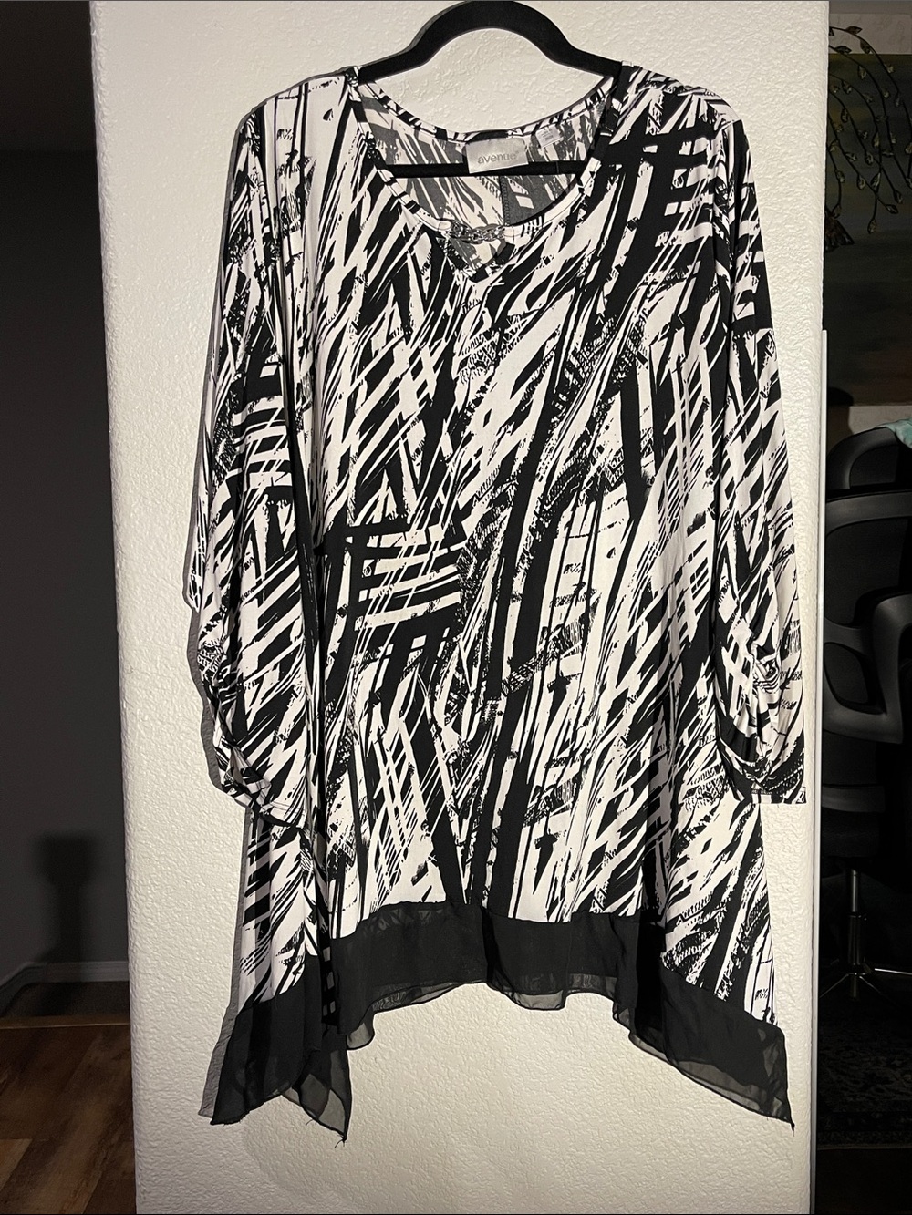 Avenue Black & White Abstract Print Tunic